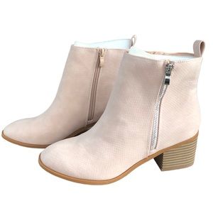 🆕 Light Tan Faux Suede Crocodile Chelsea Booties